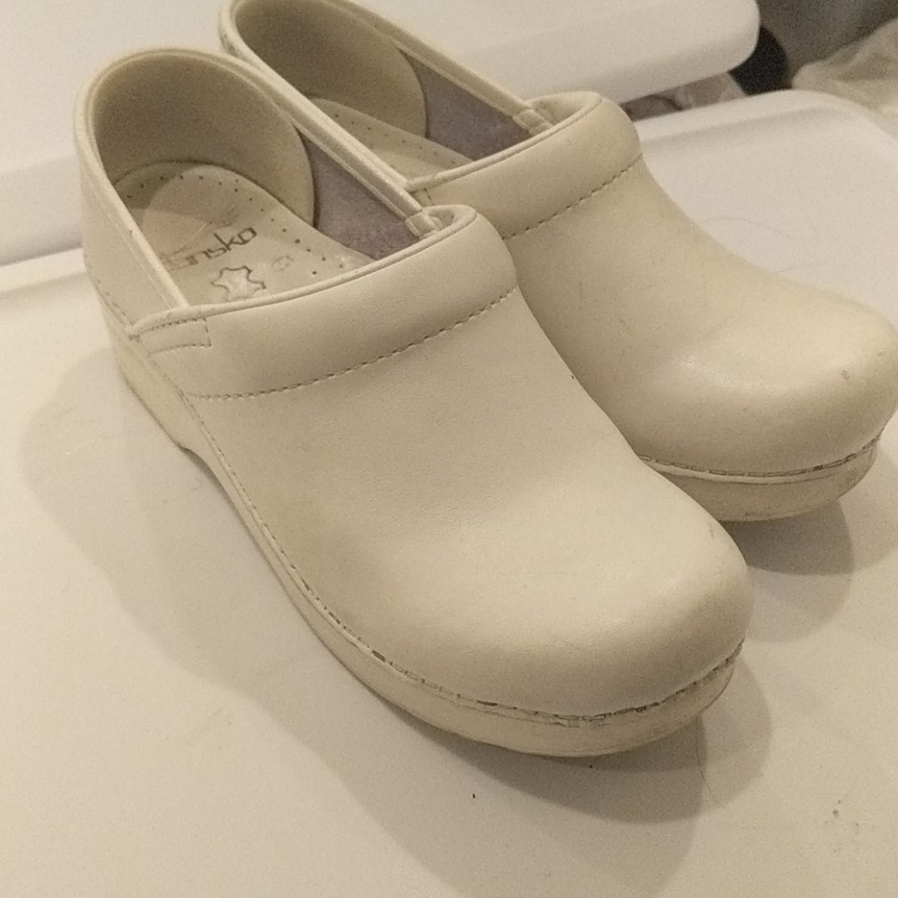Danskos white